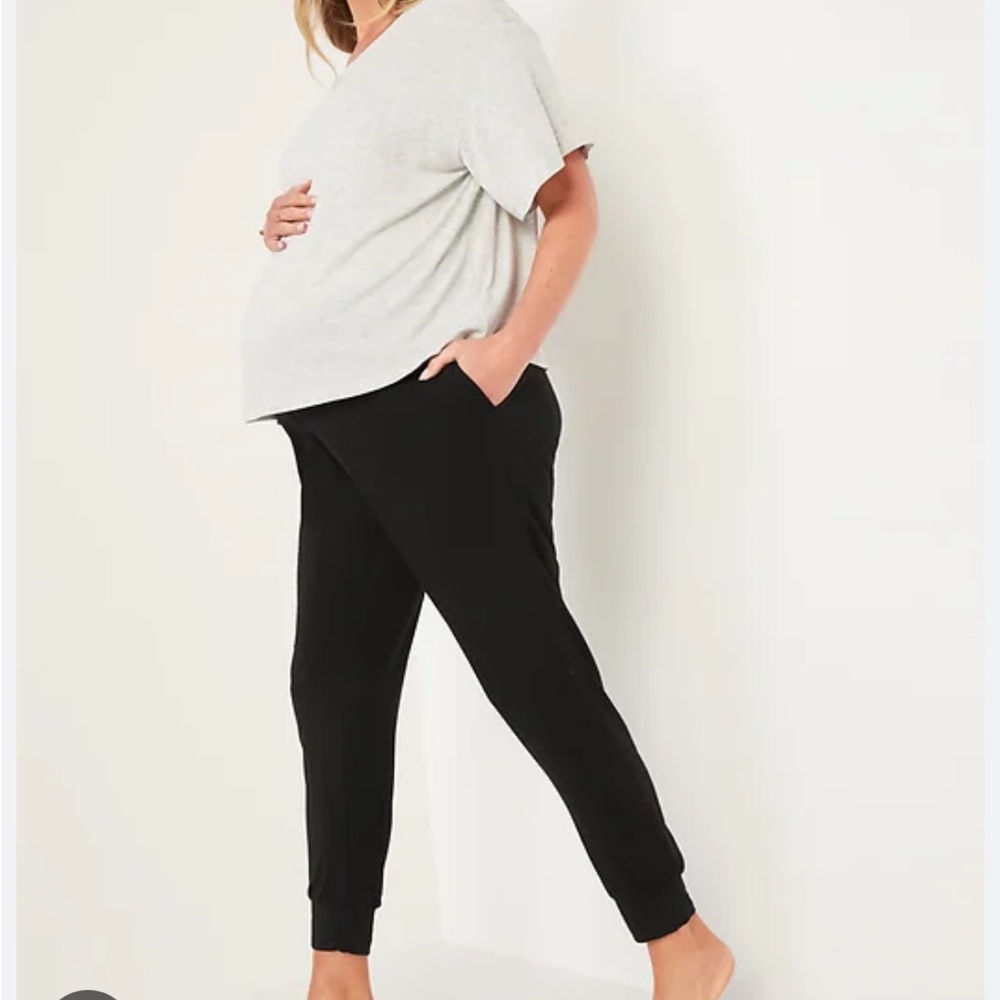 Old Navy Maternity Rollover-Waist Ultra-Soft Sunday Sleep Jogger Pants in black